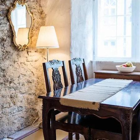 Historic Old Town Apartment *
