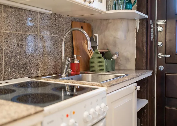 Kgb Bunker In The Old Town * 塔林