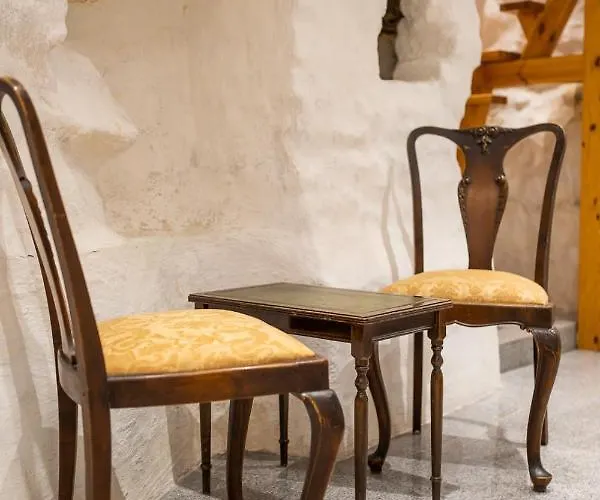 Kgb Bunker In The Old Town 塔林