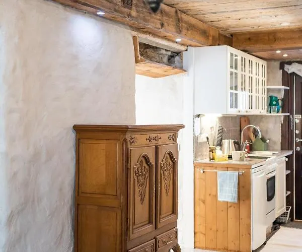 Kgb Bunker In The Old Town 塔林